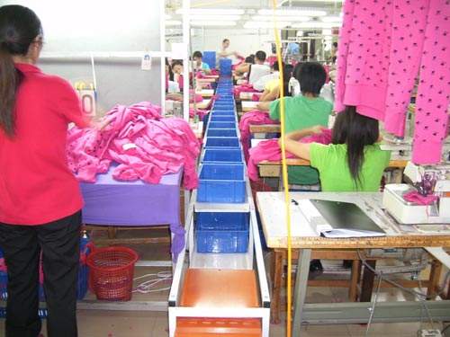 使用蒸汽發(fā)生器加濕服裝廠區(qū)空氣避免質(zhì)量問(wèn)題