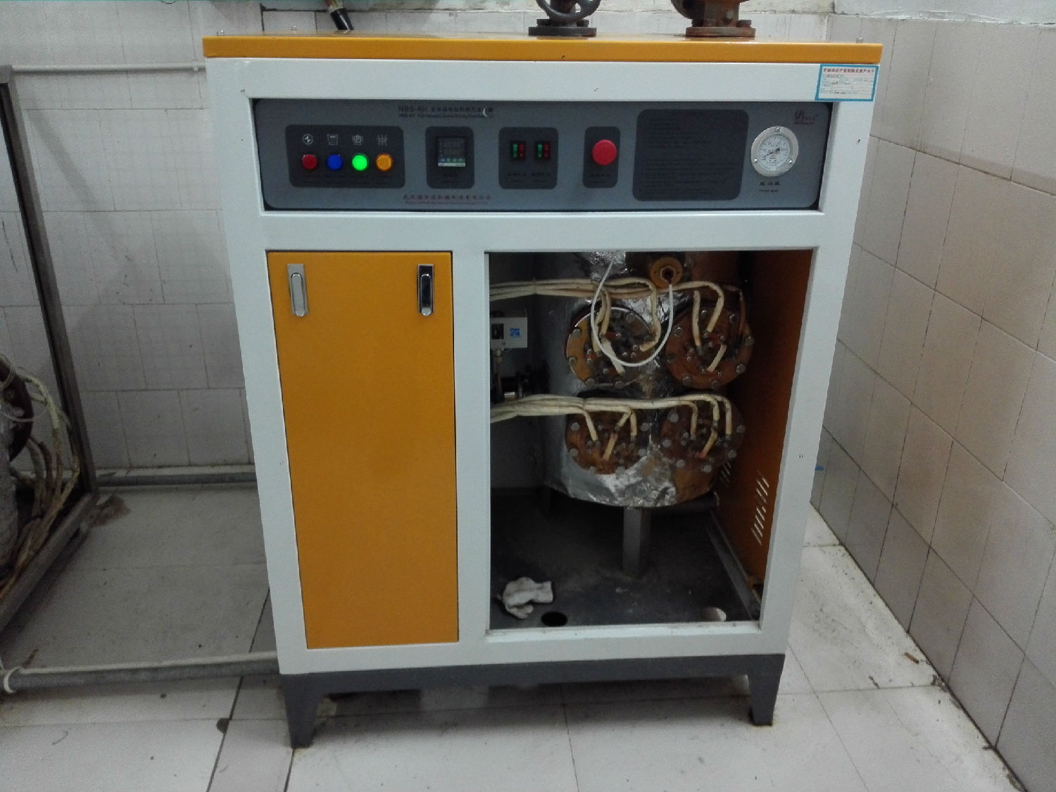 可降解餐具可使用全自動蒸汽發(fā)生器進(jìn)行輔助生產(chǎn)