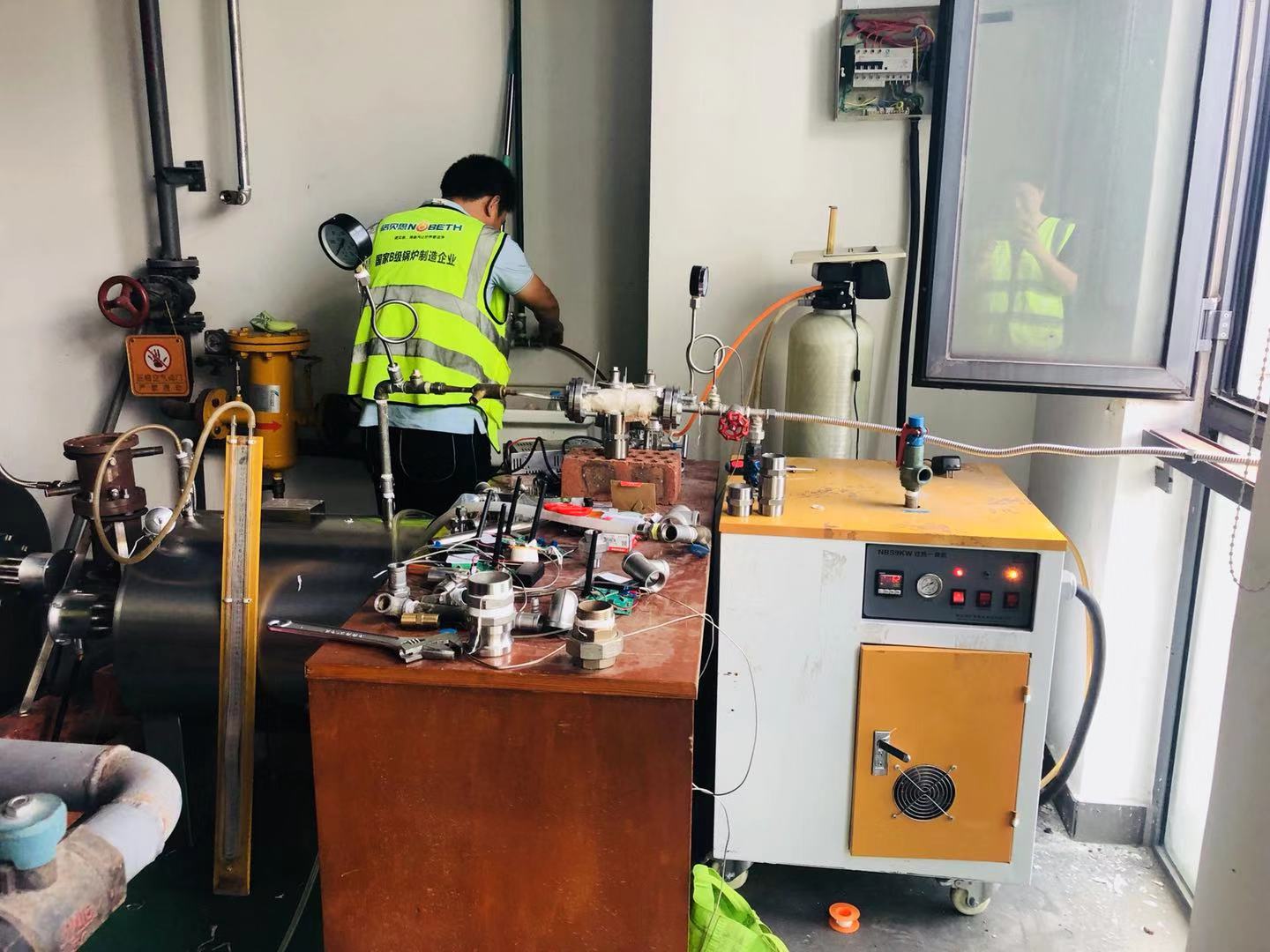 實(shí)驗(yàn)高壓有需求，定制高壓蒸汽發(fā)生器如何安全運(yùn)行？廠家生產(chǎn)資質(zhì)很重要