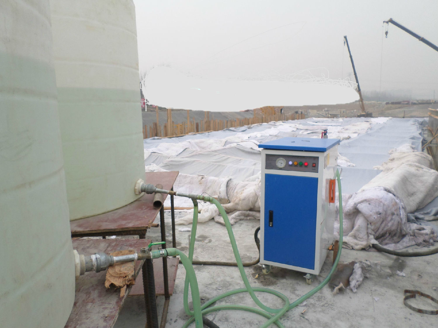路橋冬季養(yǎng)護(hù)使用湖南路橋養(yǎng)護(hù)電加熱蒸汽發(fā)生器，施工時(shí)間縮短質(zhì)量提高
