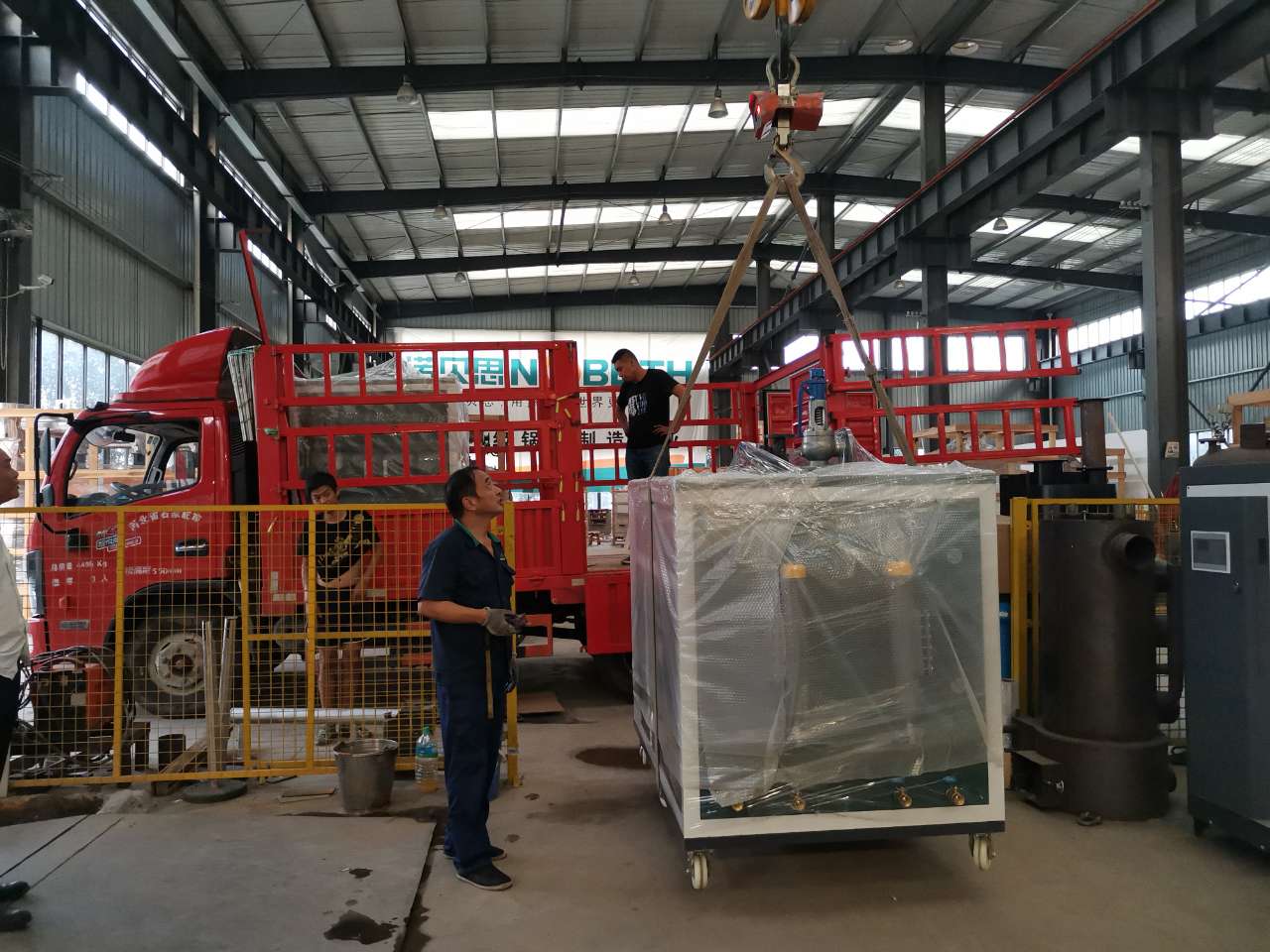 三臺(tái)采用新配色的酒店洗衣房48kw蒸汽發(fā)生器發(fā)貨啦！品牌色更大氣