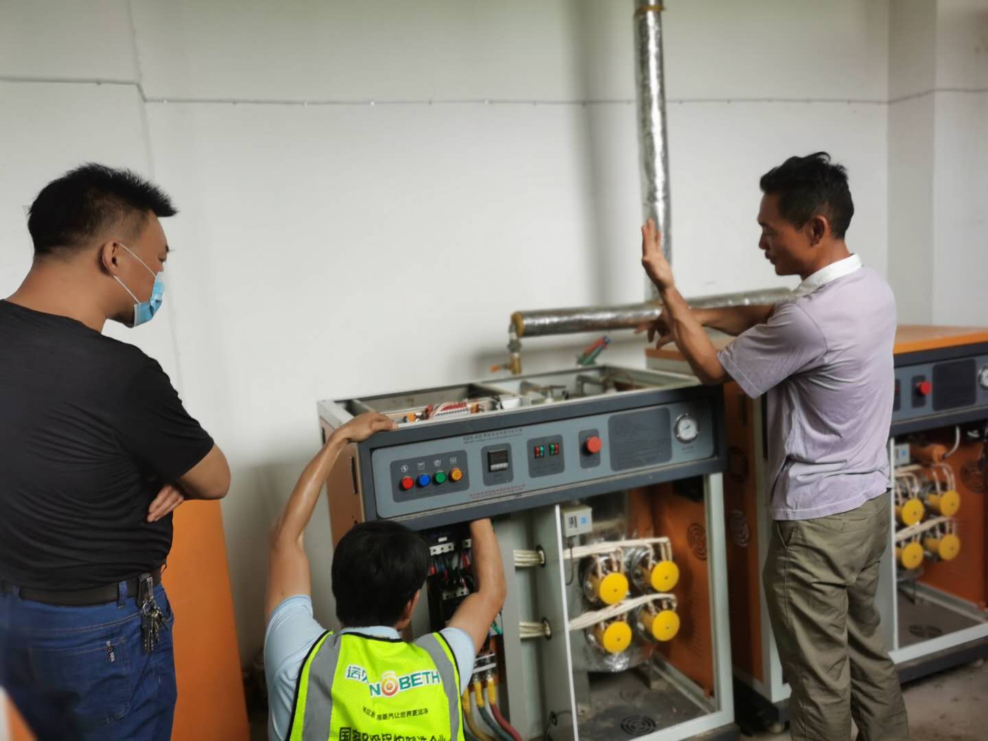 季節(jié)變化溫度如何調(diào)節(jié)？湖北屠宰場使用脫毛蒸汽發(fā)生器精準調(diào)節(jié)溫度