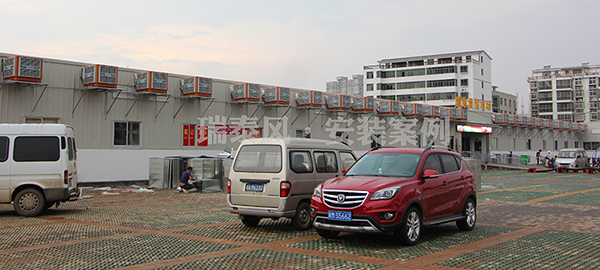 菜市場該如何通風(fēng)降溫呢？瑞泰風(fēng)環(huán)?？照{(diào)為居民買菜送清涼